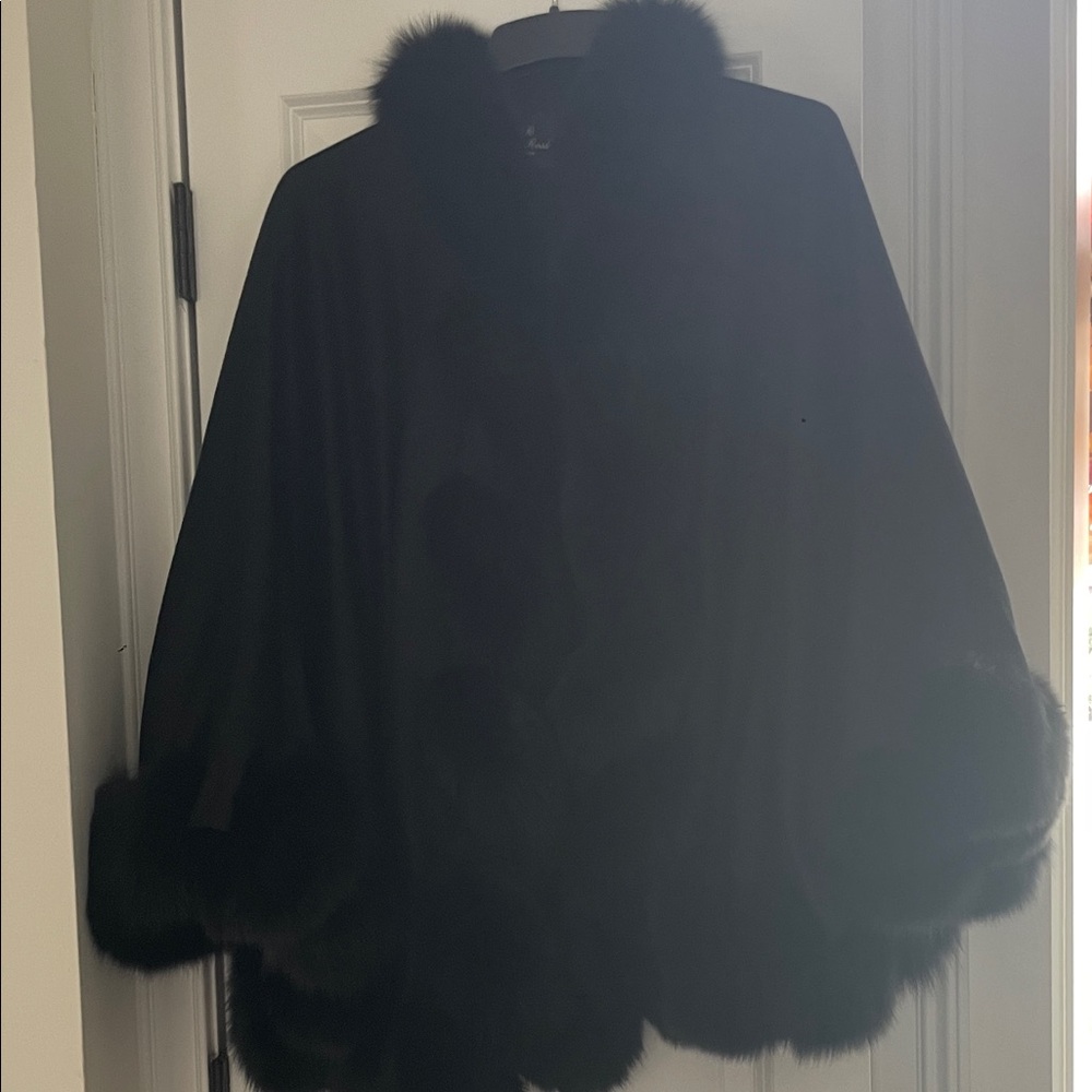 Elegant Black Fur-Trimmed Cape